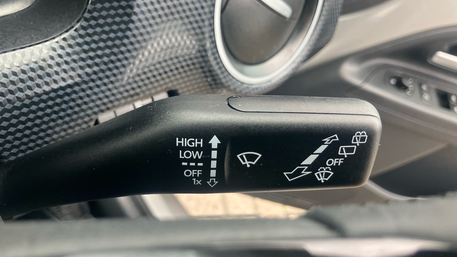 Used Volkswagen up! 2022 for sale - 76892861: Photo 22