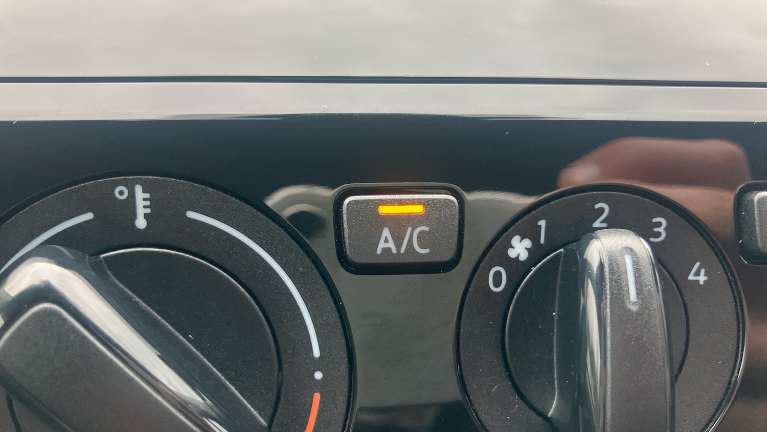 Used Volkswagen up! 2022 for sale - 76892861: Photo 28