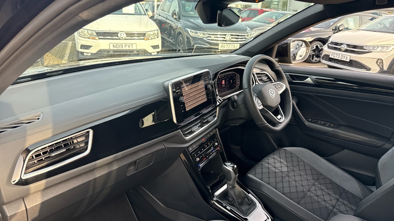 Used Volkswagen T-Roc 2025 for sale - 77883802: Photo 2