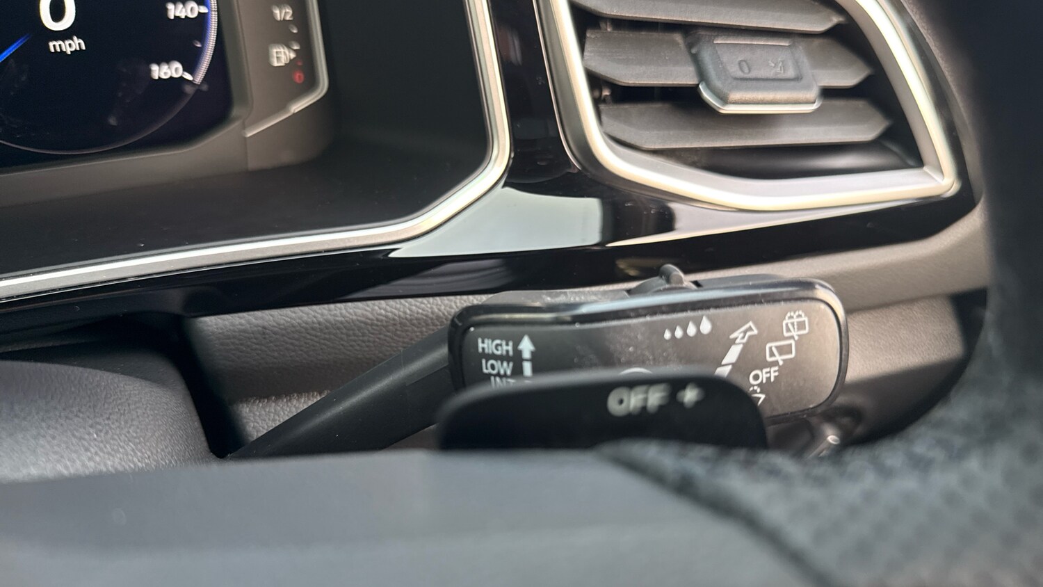 Used Volkswagen T-Roc 2025 for sale - 77883802: Photo 23