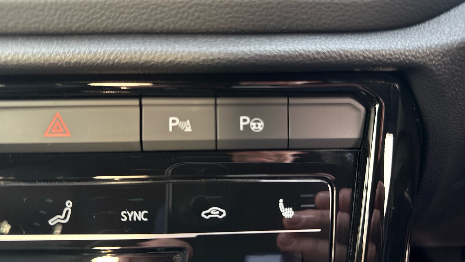 Used Volkswagen T-Roc 2025 for sale - 77883802: Photo 31