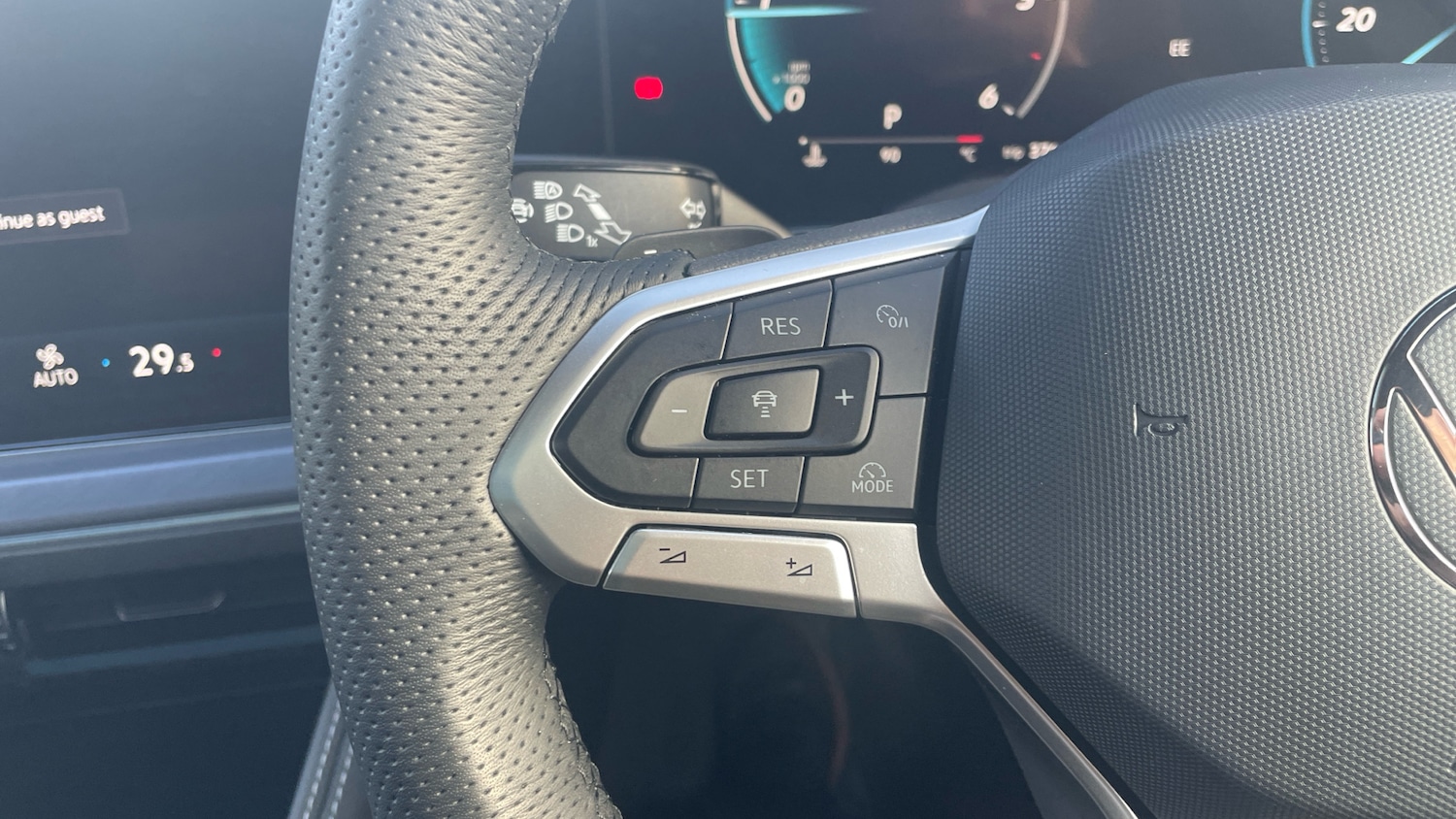 Used Volkswagen Touareg 2025 for sale - 77298215: Photo 17