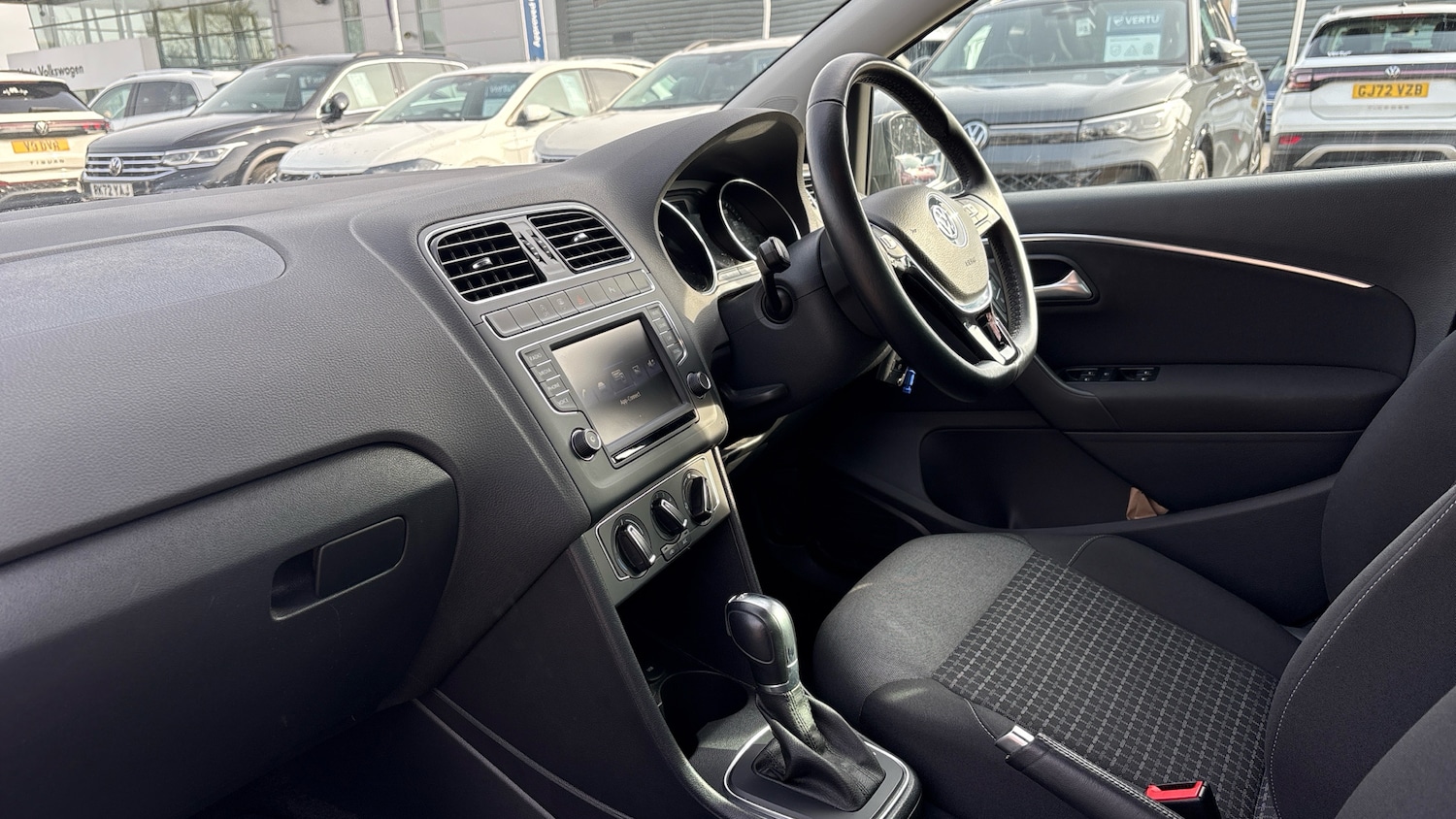 Used Volkswagen Polo 2017 for sale - 78150572: Photo 2