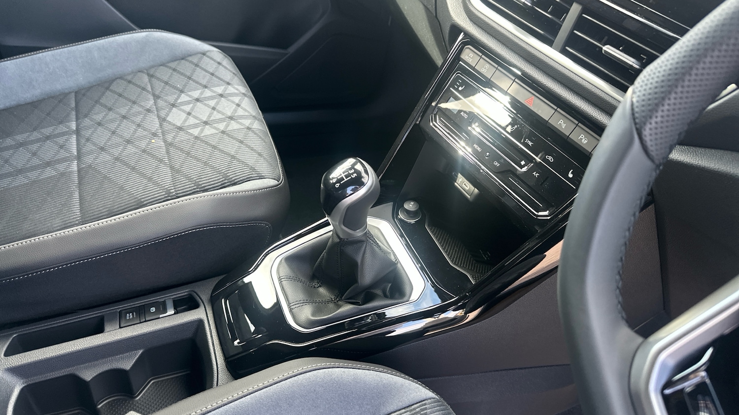 Used Volkswagen T-Roc 2025 for sale - 76063695: Photo 14