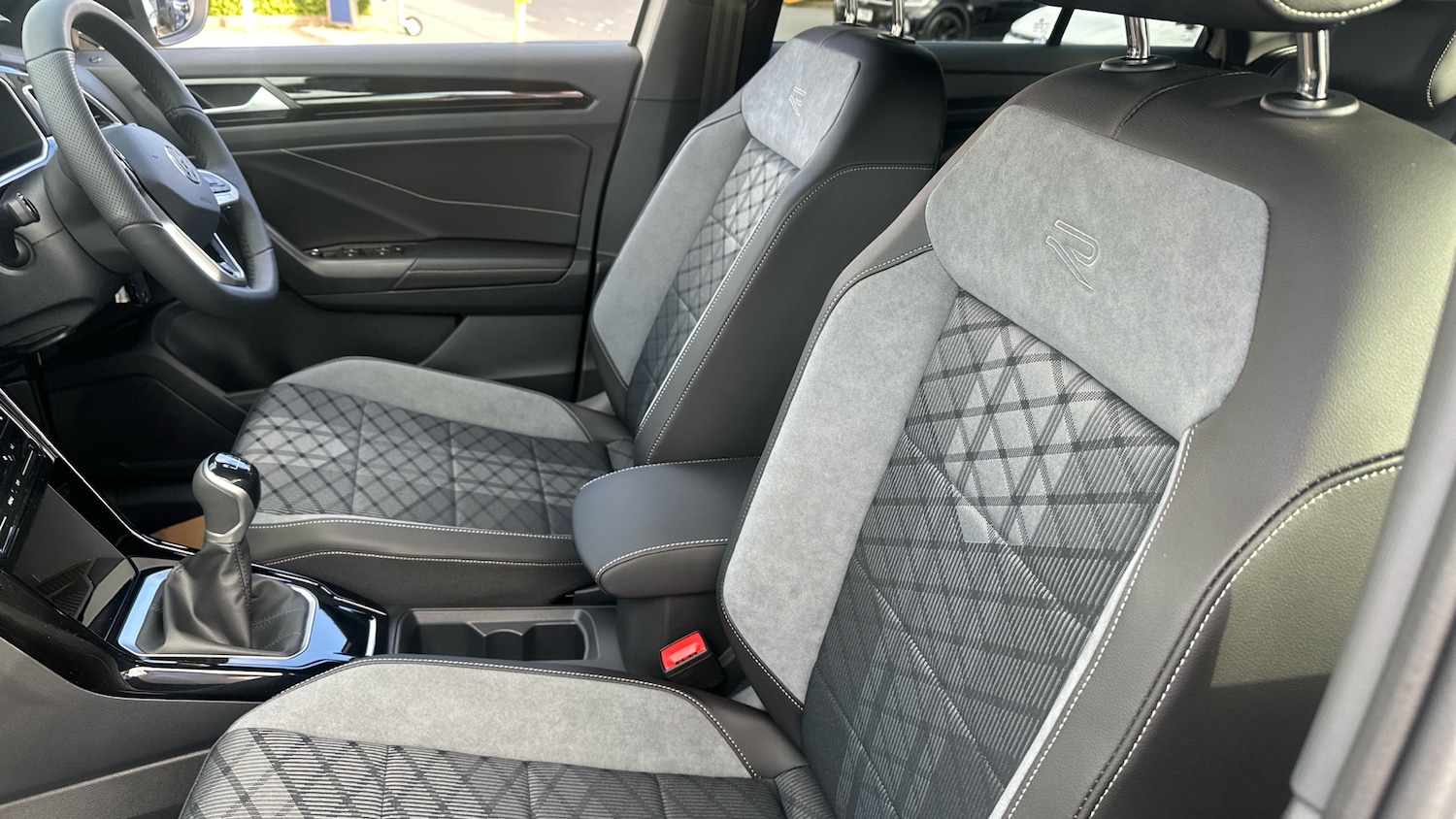 Used Volkswagen T-Roc 2025 for sale - 76063695: Photo 23