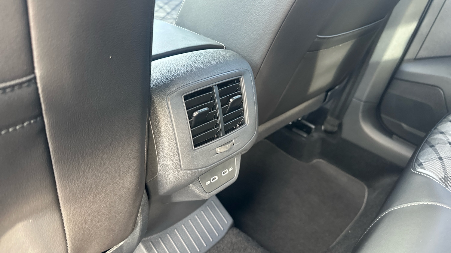 Used Volkswagen T-Roc 2025 for sale - 76063695: Photo 24