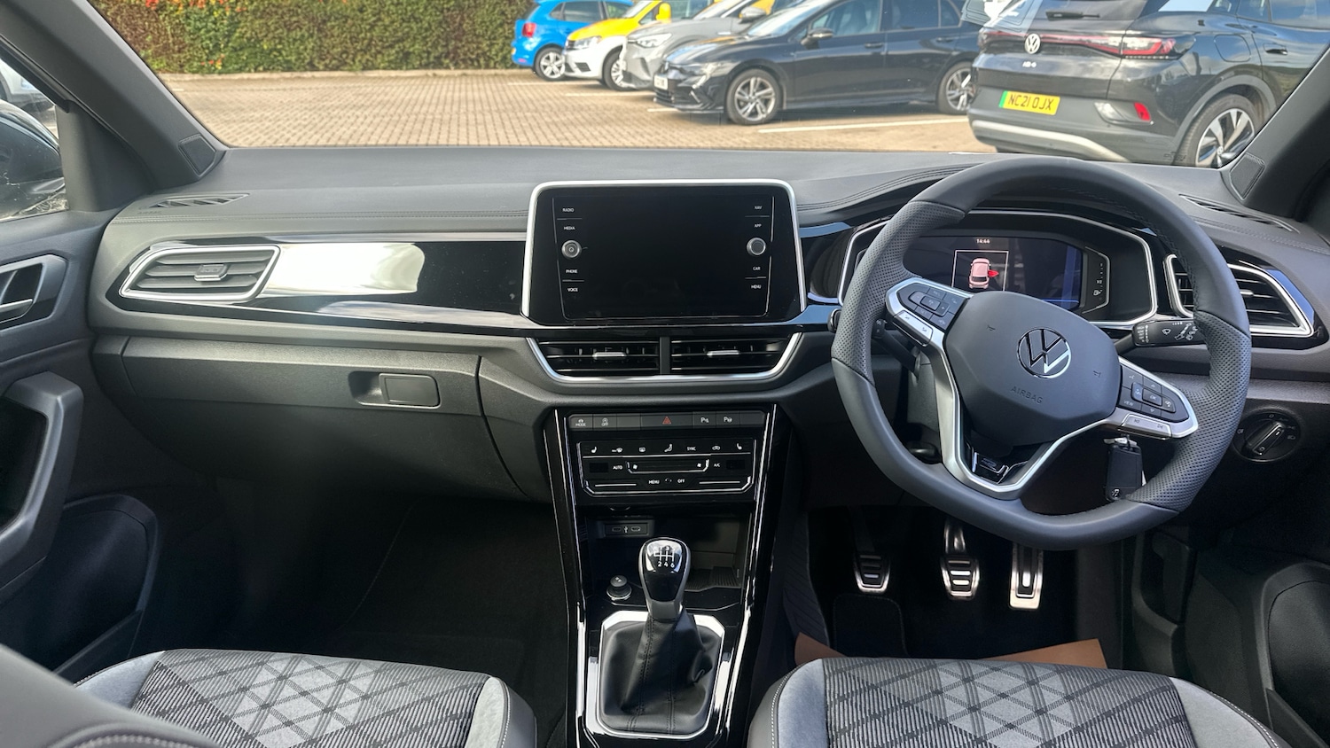 Used Volkswagen T-Roc 2025 for sale - 76063695: Photo 9