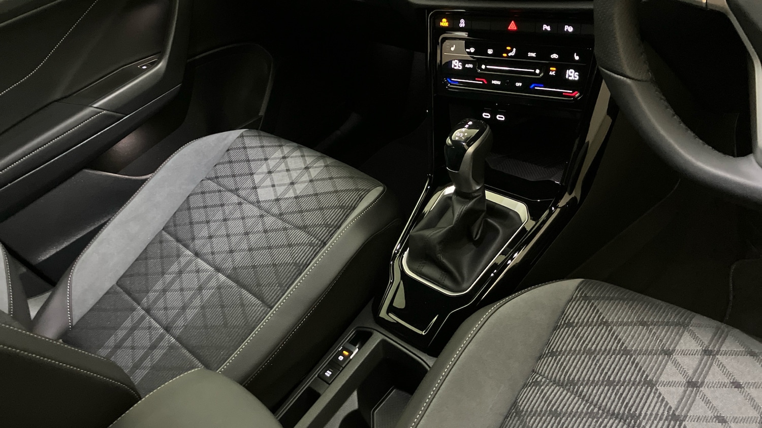 Used Volkswagen T-Roc 2025 for sale - 77272113: Photo 14