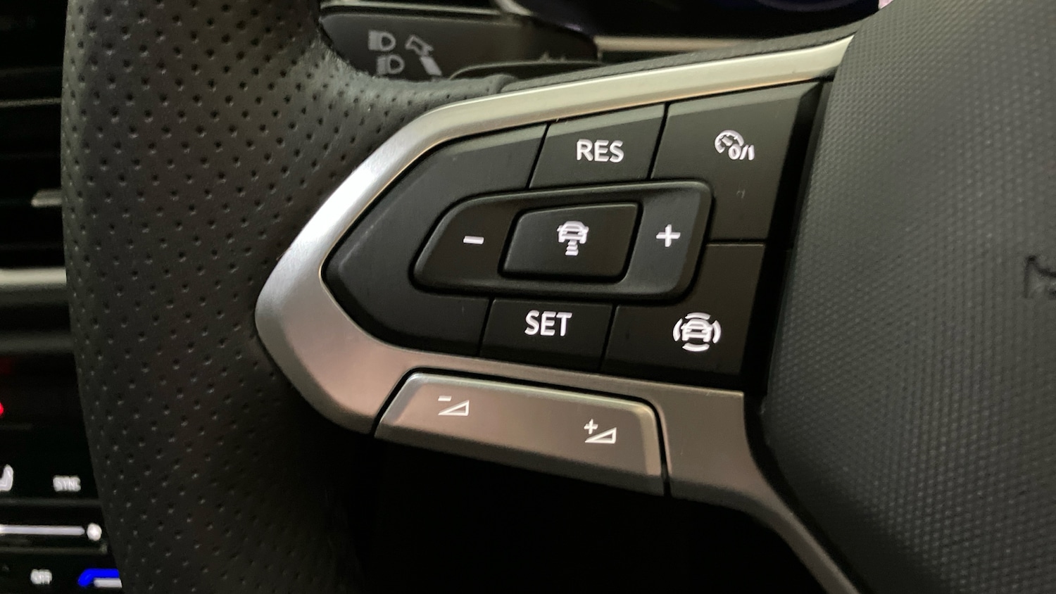 Used Volkswagen T-Roc 2025 for sale - 77272113: Photo 17