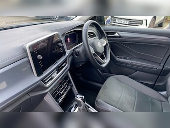 Used Volkswagen T-Roc 2024 for sale - 77247243: Photo