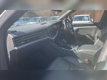 Used Volkswagen Touareg 2018 for sale - 75906614: Photo