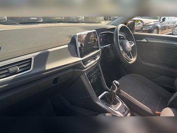 Used Volkswagen T-Roc 2023 for sale - 78510616: Photo