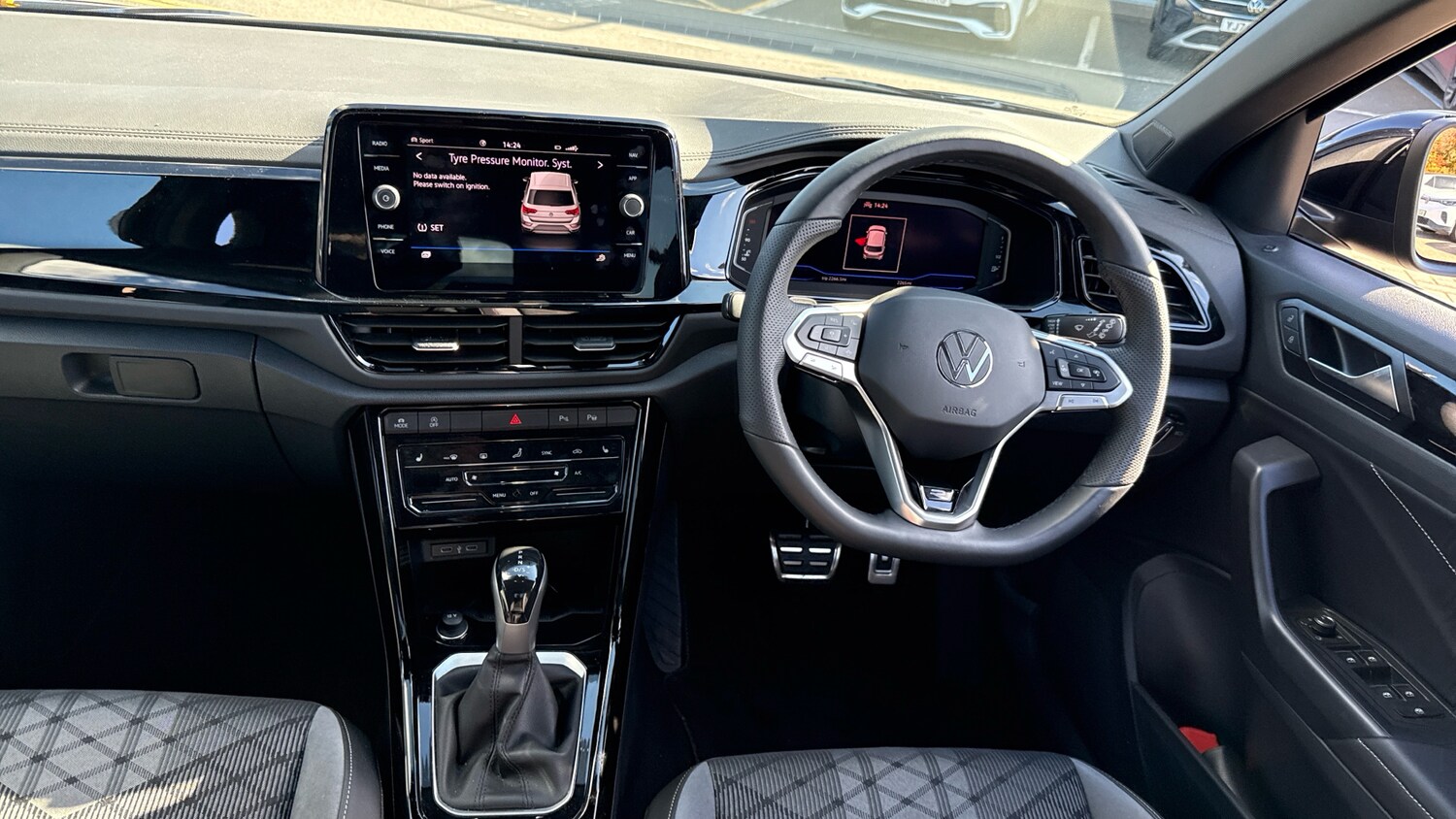 Used Volkswagen T-Roc 2025 for sale - 76065920: Photo 9