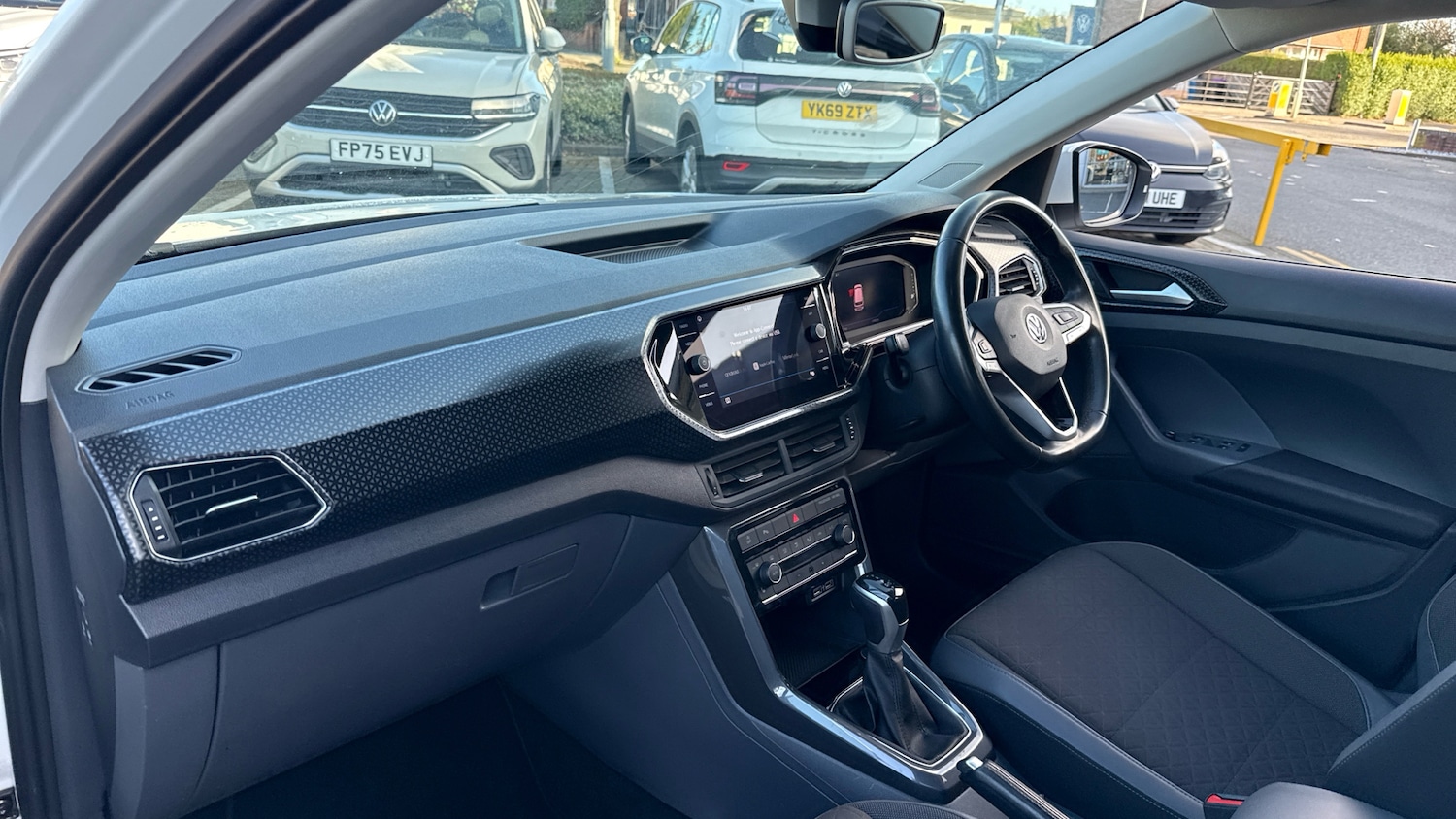 Used Volkswagen T-Cross 2020 for sale - 76611570: Photo 2