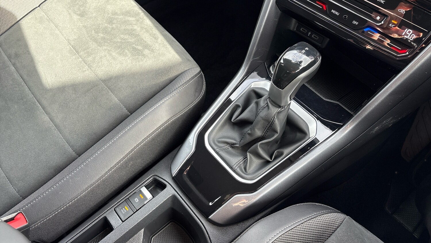 Used Volkswagen T-Roc 2022 for sale - 77676985: Photo 14