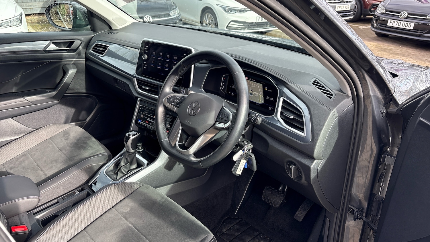 Used Volkswagen T-Roc 2022 for sale - 77676985: Photo 6