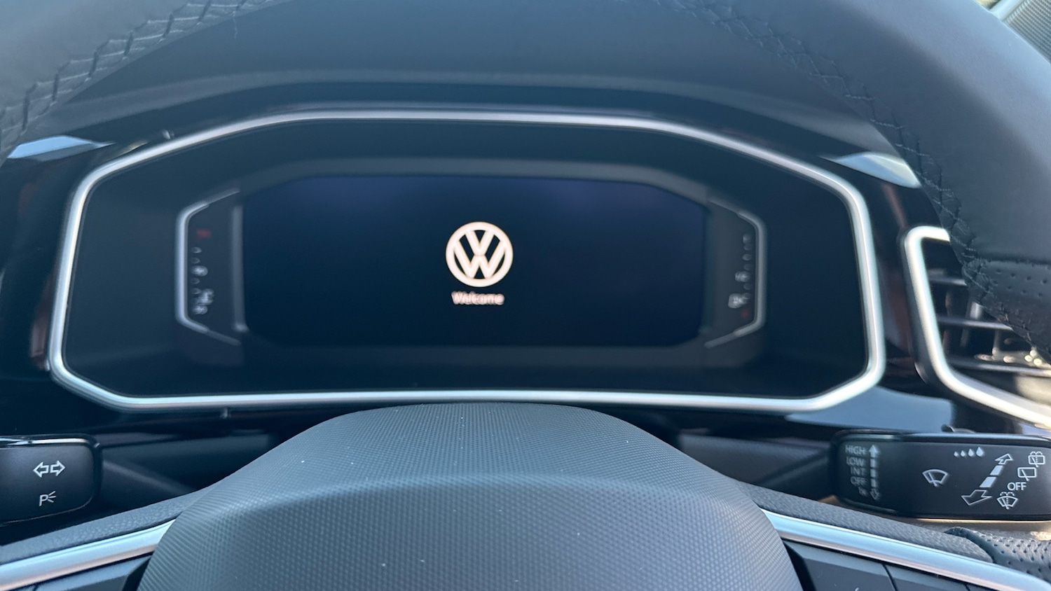 Used Volkswagen T-Roc 2025 for sale - 76063698: Photo 11