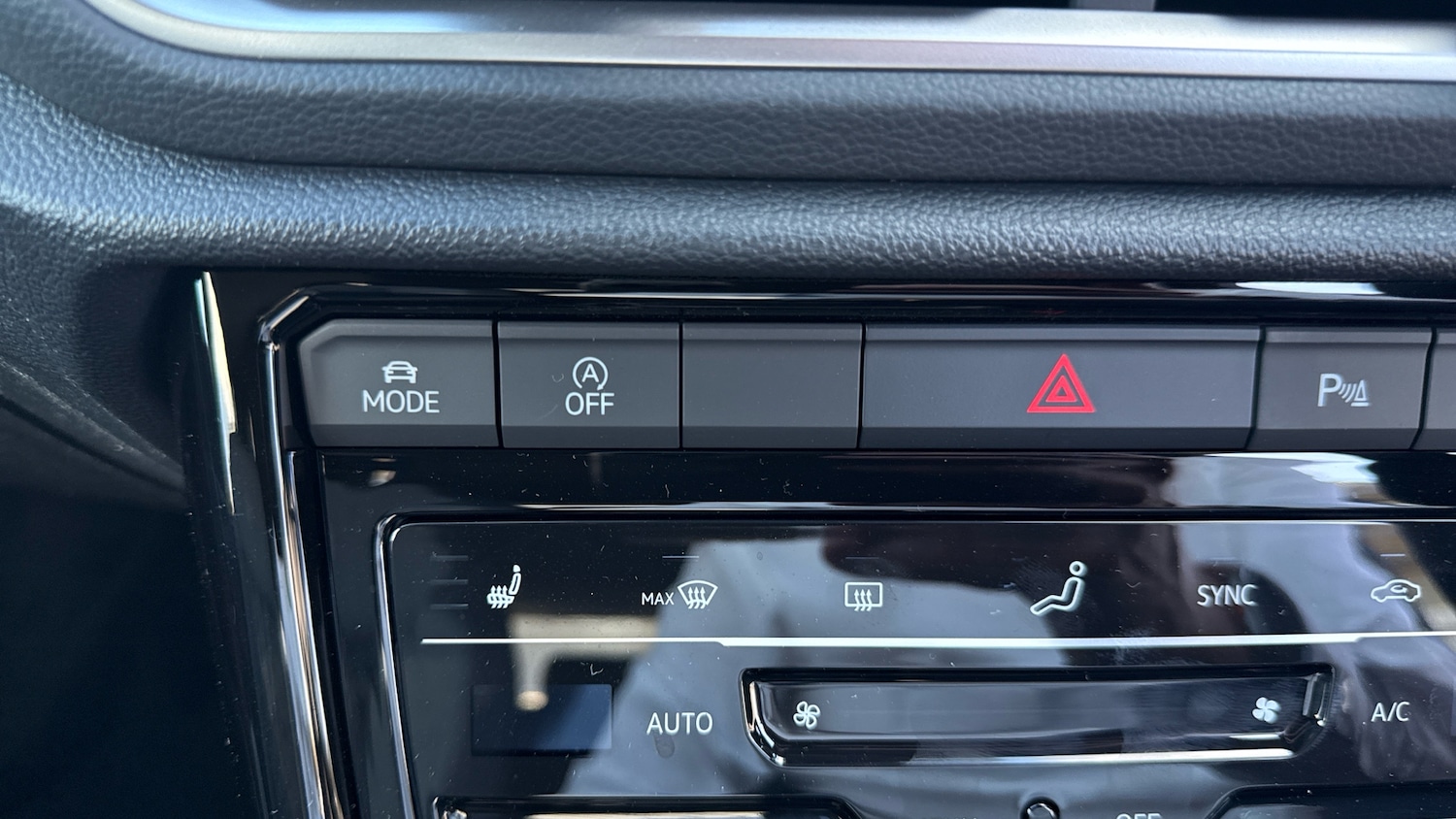 Used Volkswagen T-Roc 2025 for sale - 76063698: Photo 29