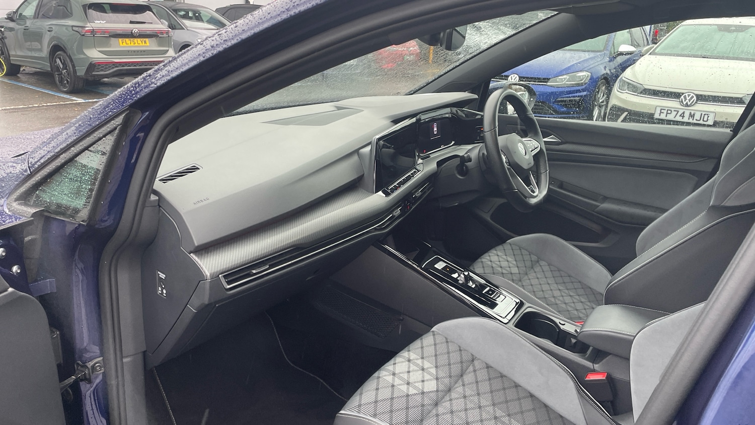 Used Volkswagen Golf 2023 for sale - 76896807: Photo 2