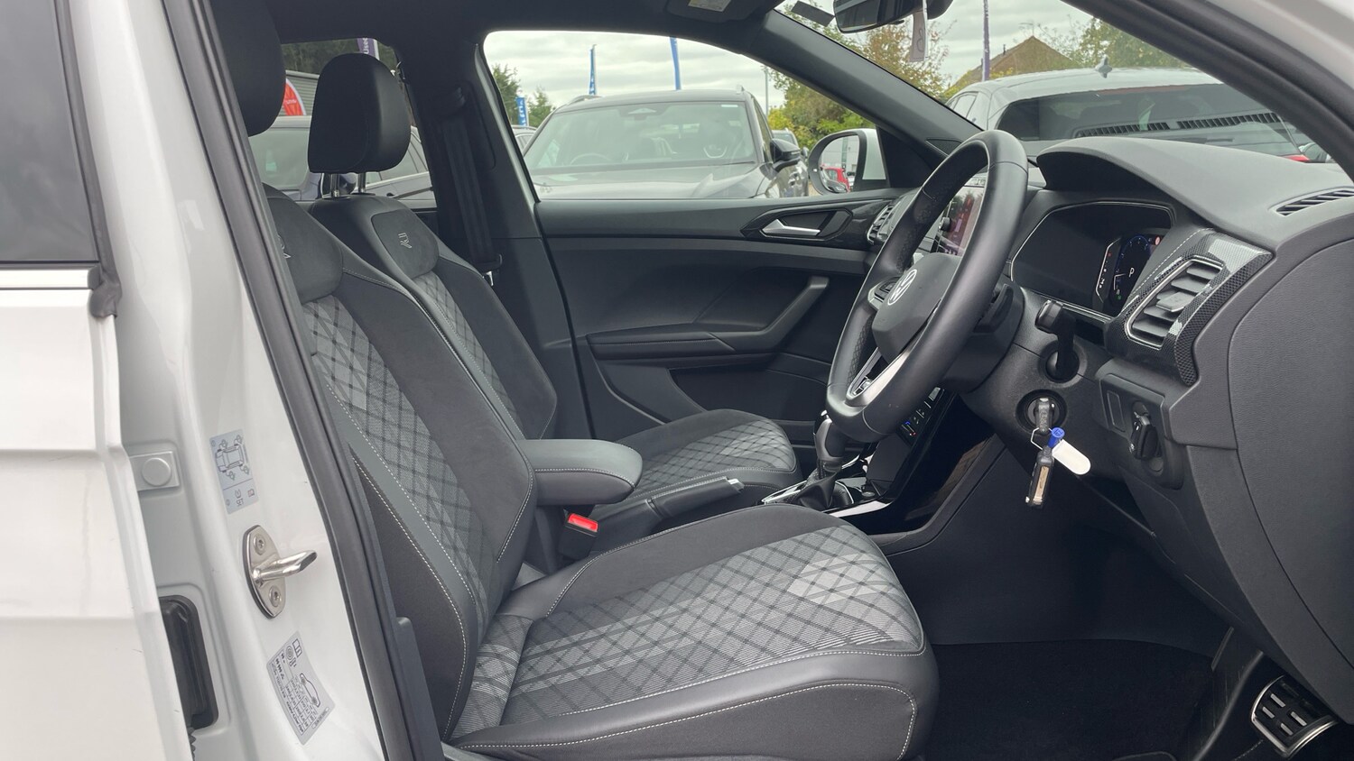 Used Volkswagen T-Cross 2024 for sale - 76252287: Photo 15