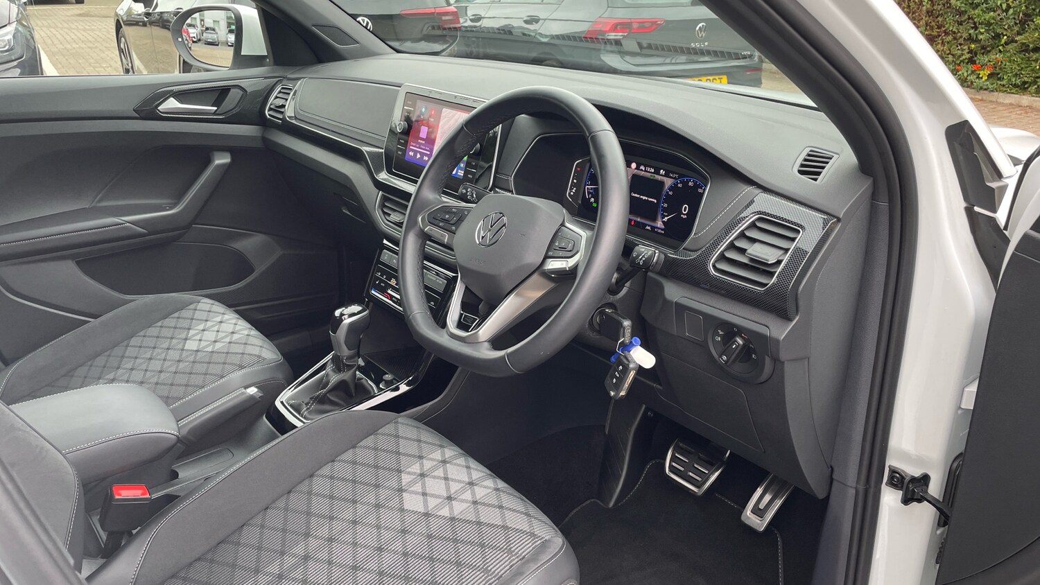 Used Volkswagen T-Cross 2024 for sale - 76252287: Photo 6