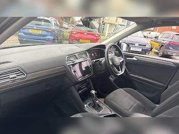 Used Volkswagen Tiguan Allspace 2023 for sale - 76796816: Photo