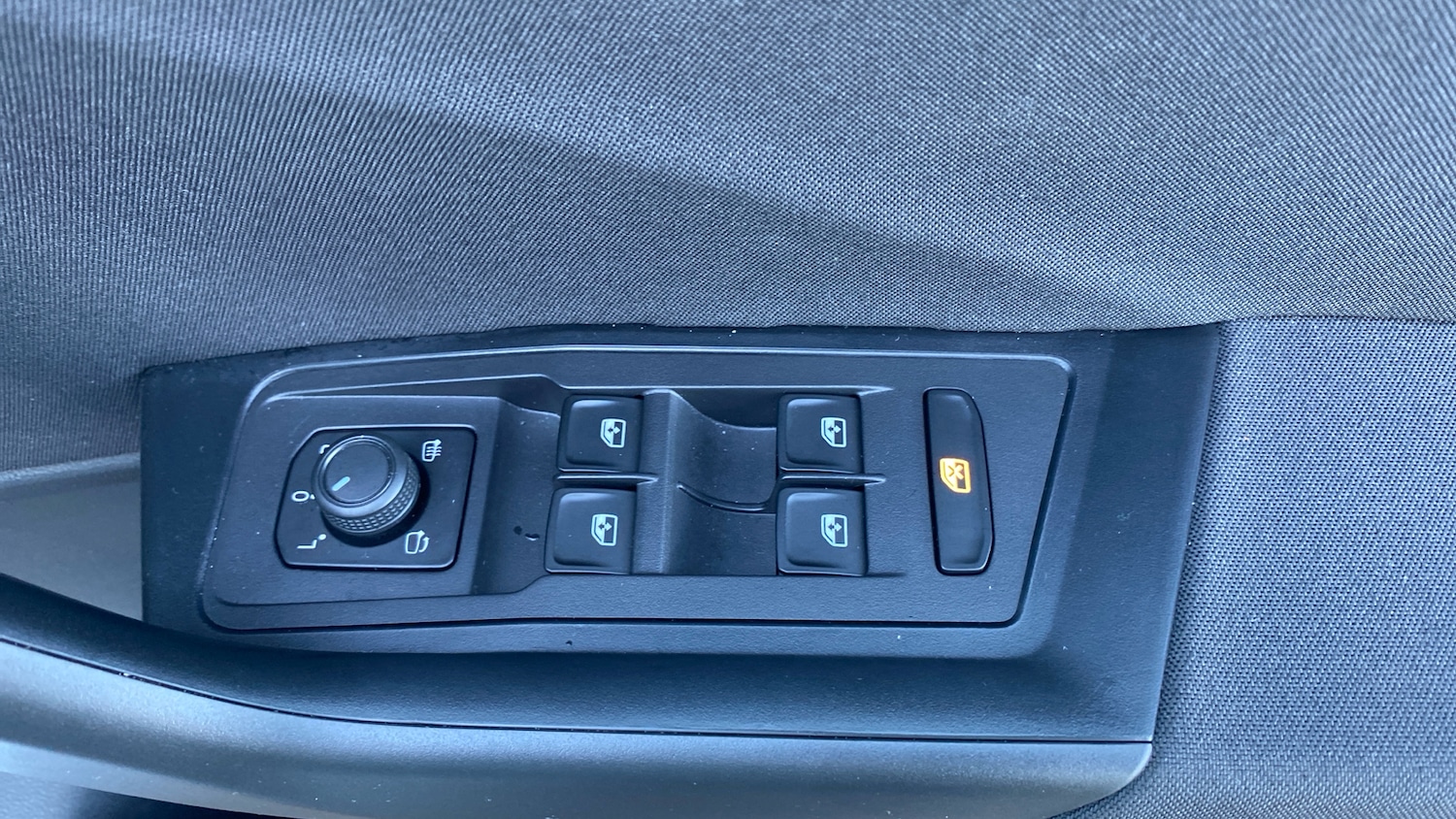 Used Volkswagen T-Roc 2023 for sale - 76706265: Photo 19