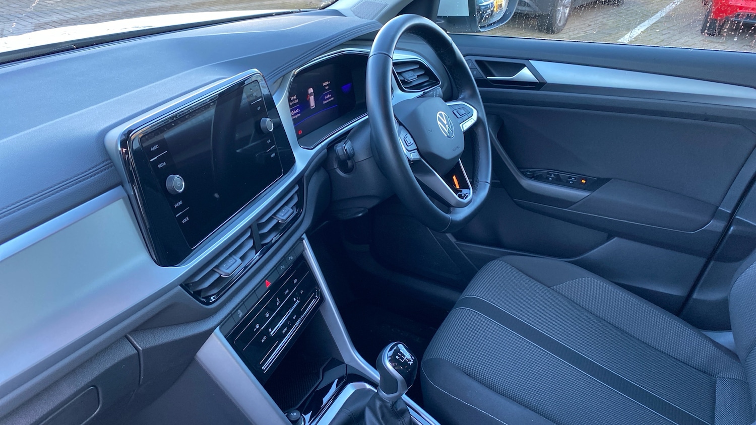 Used Volkswagen T-Roc 2023 for sale - 76706265: Photo 2