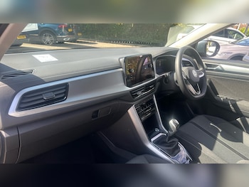 Used Volkswagen T-Roc 2024 for sale - 78858543: Photo