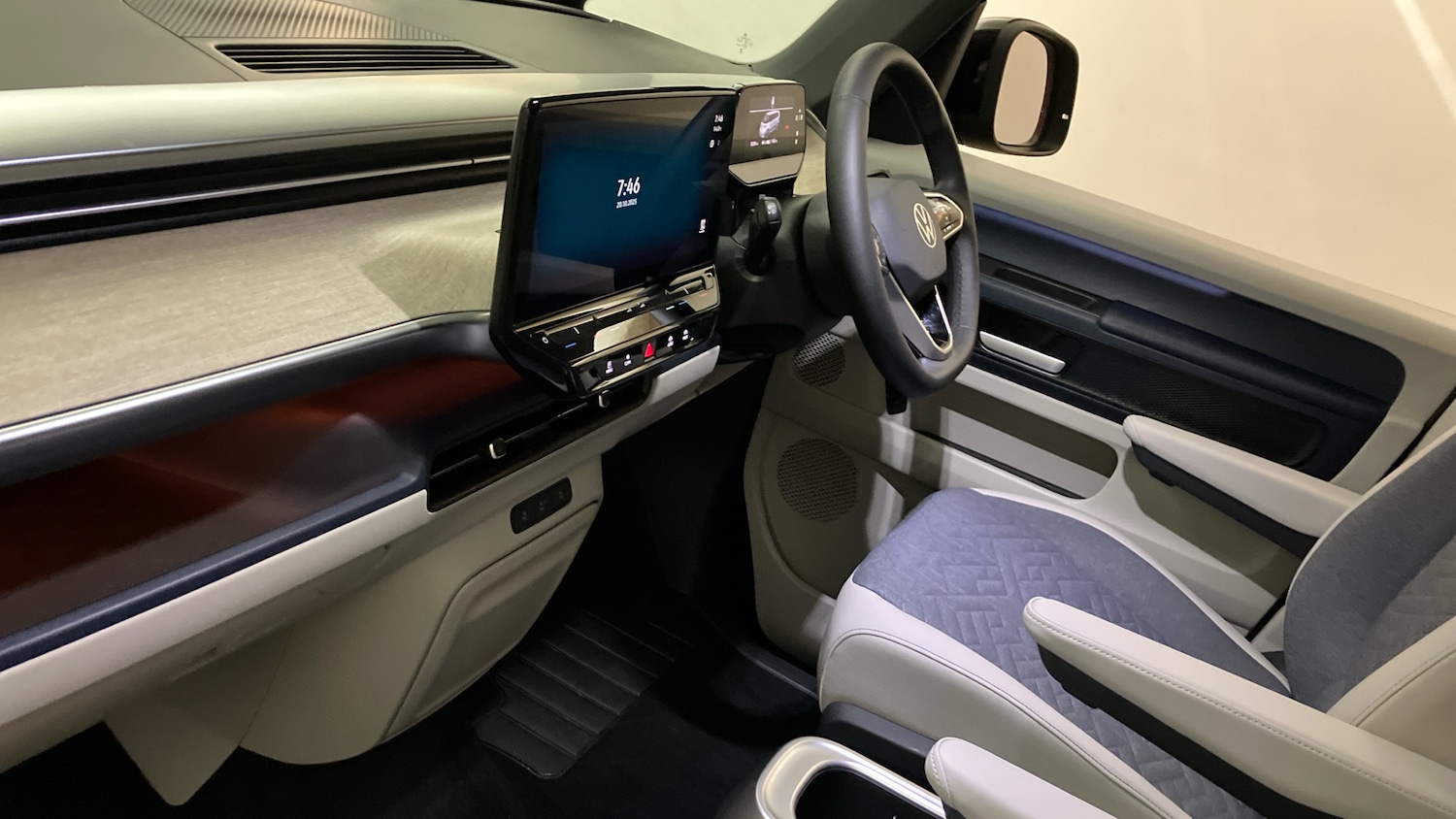 Used Volkswagen ID.Buzz 2024 for sale - 77643631: Photo 2