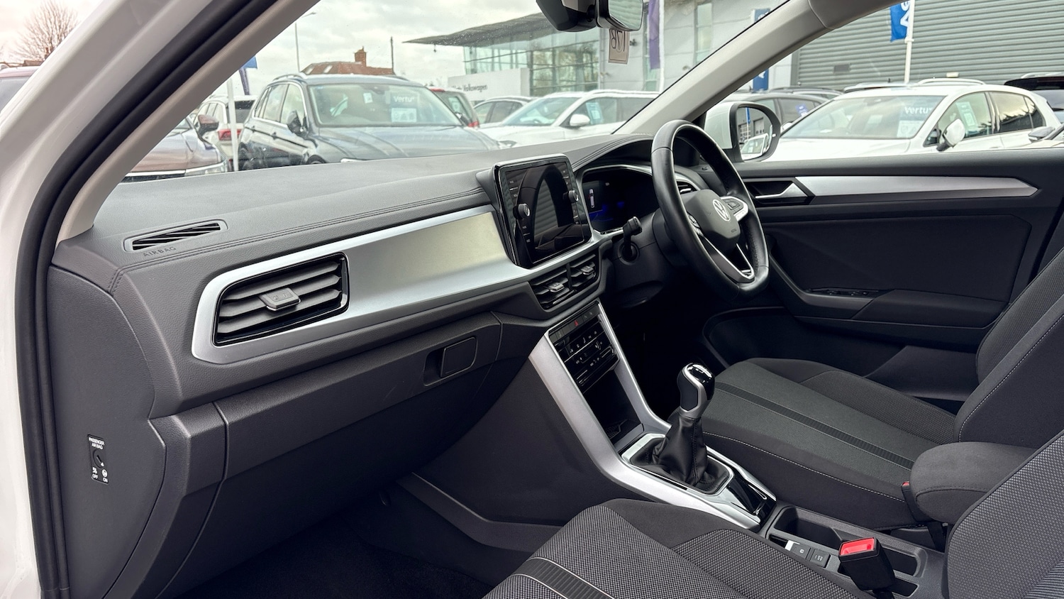 Used Volkswagen T-Roc 2023 for sale - 76980743: Photo 2