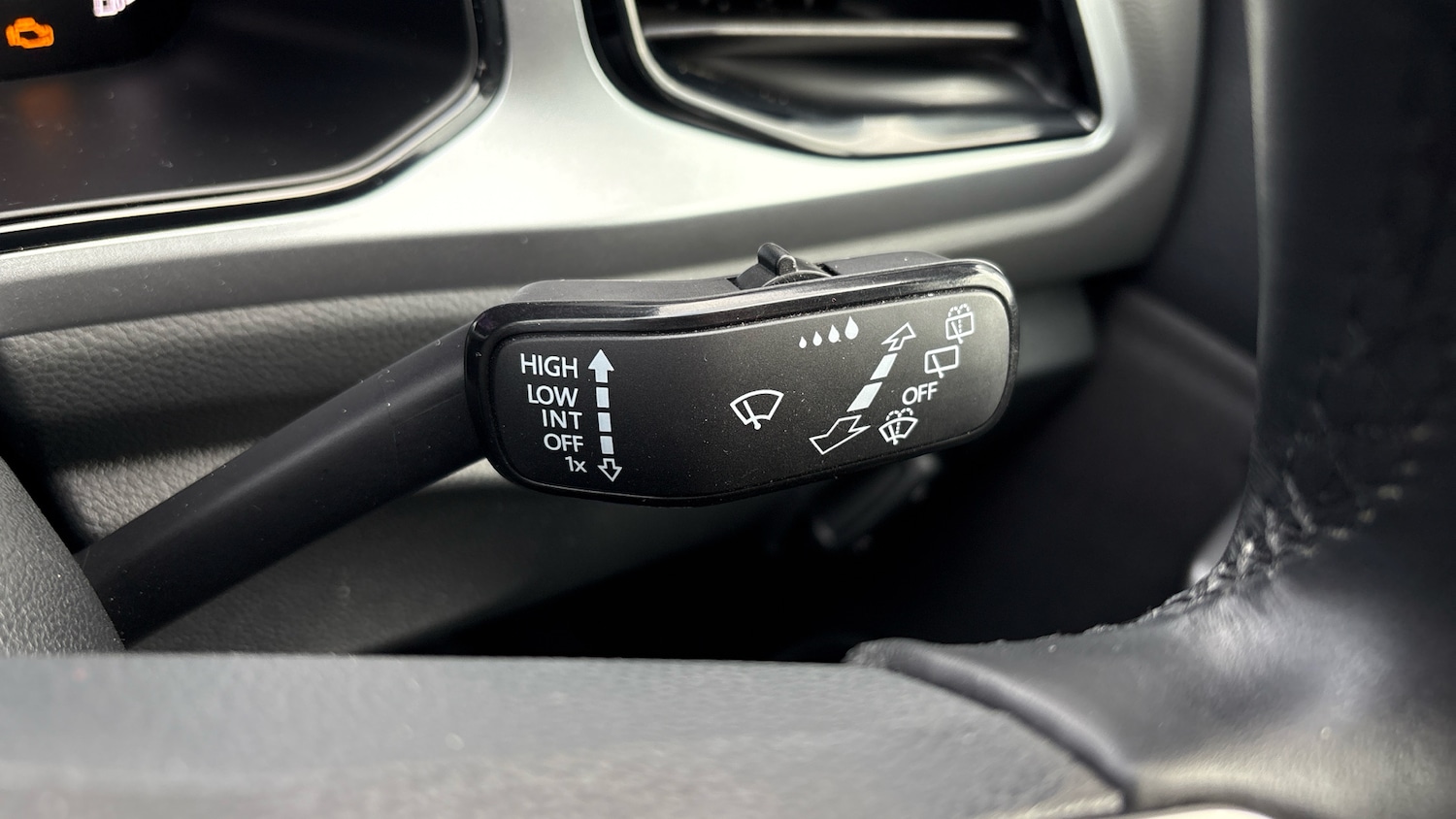 Used Volkswagen T-Roc 2023 for sale - 76980743: Photo 30