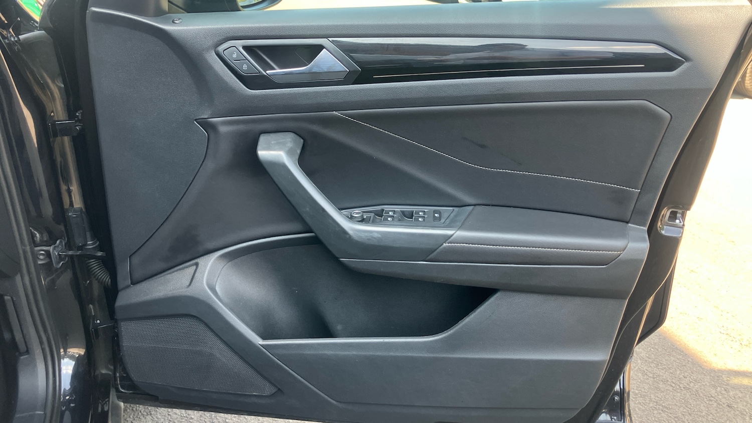 Used Volkswagen T-Roc 2023 for sale - 76343908: Photo 19