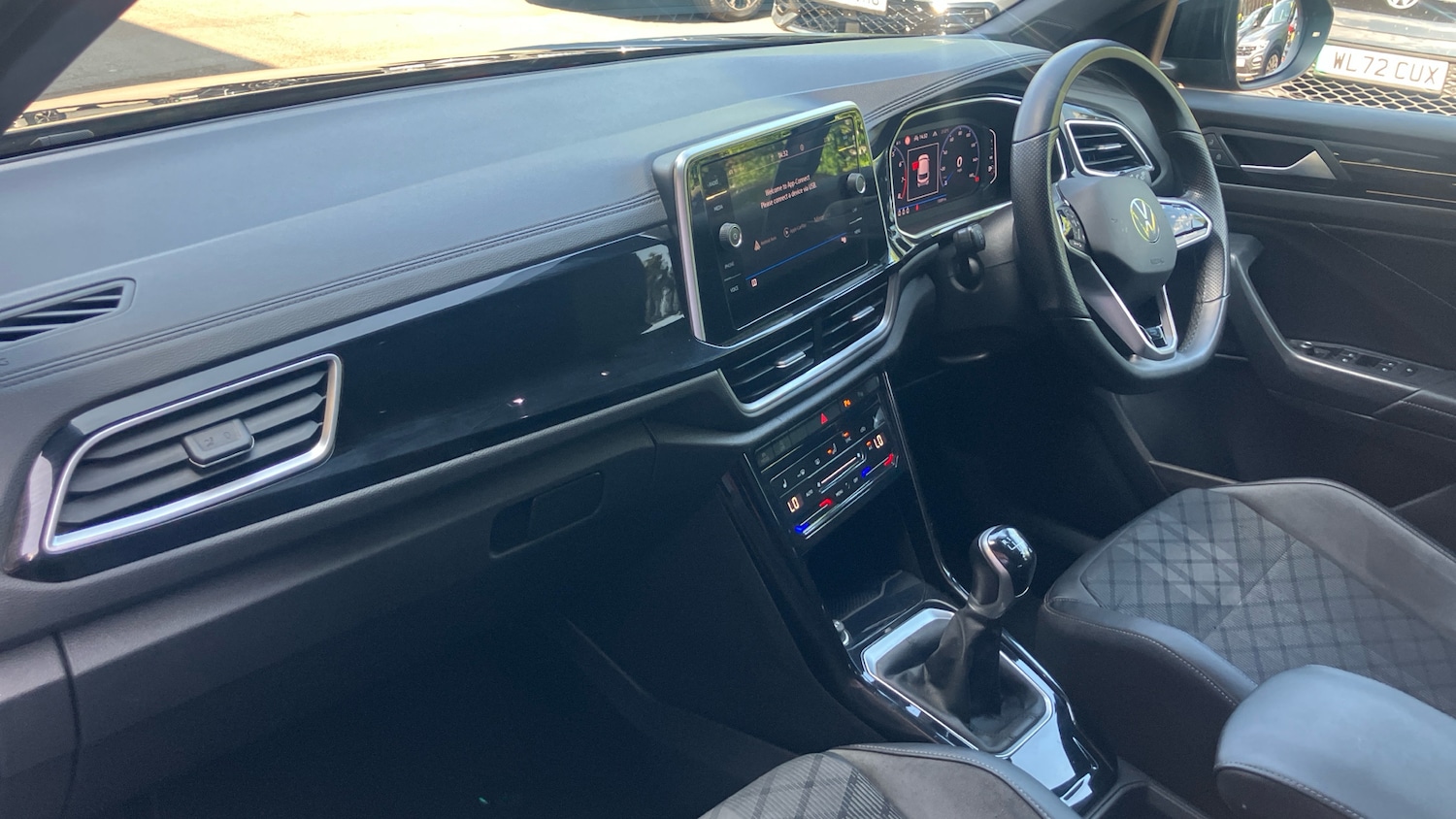 Used Volkswagen T-Roc 2023 for sale - 76343908: Photo 2