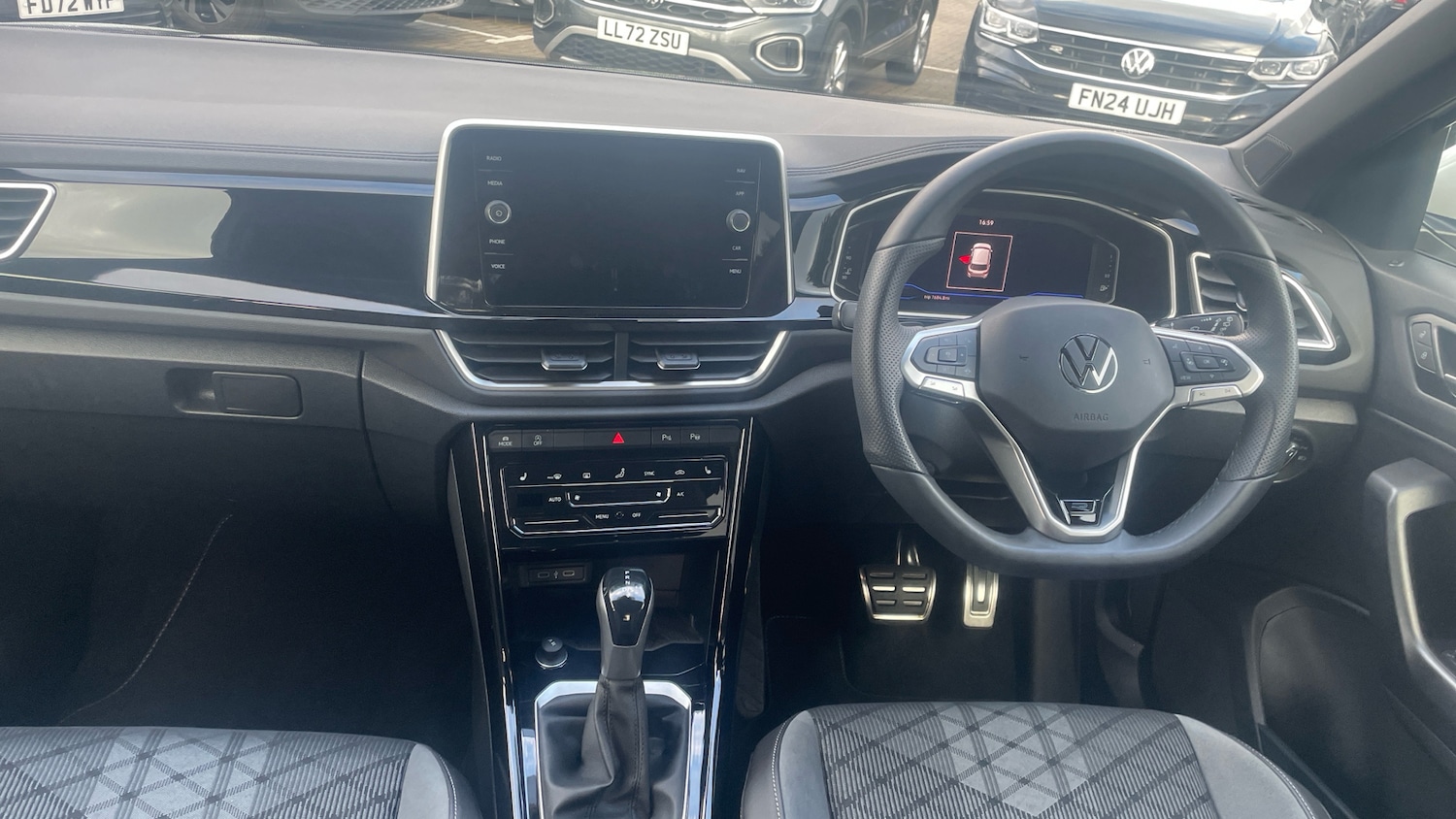 Used Volkswagen T-Roc 2025 for sale - 78081631: Photo 9