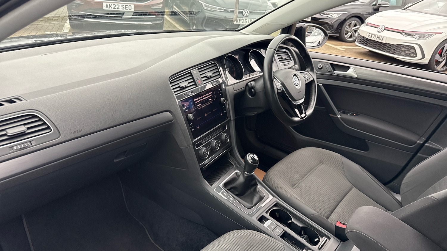 Used Volkswagen Golf 2020 for sale - 76881539: Photo 2