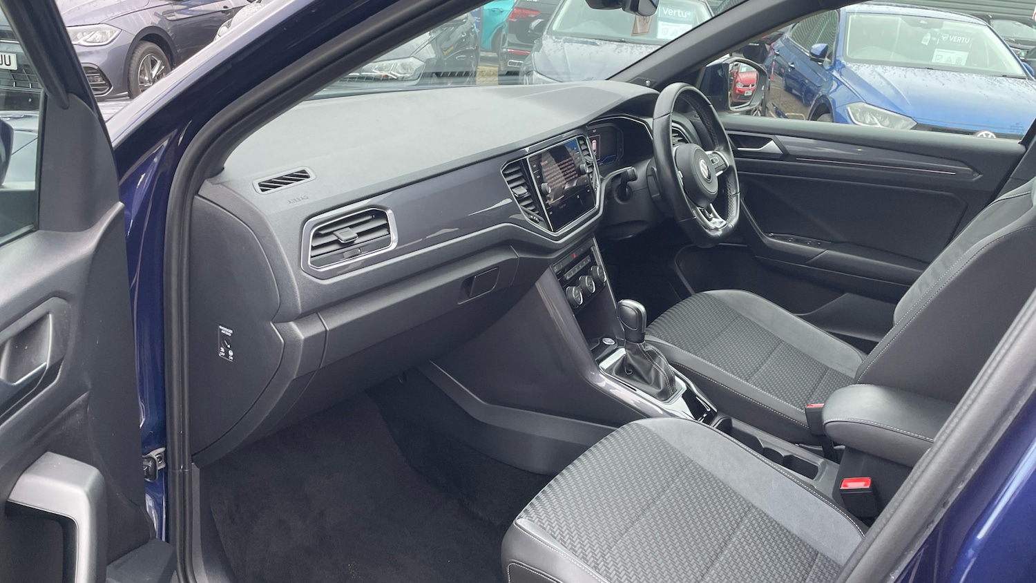 Used Volkswagen T-Roc 2021 for sale - 77516345: Photo 2