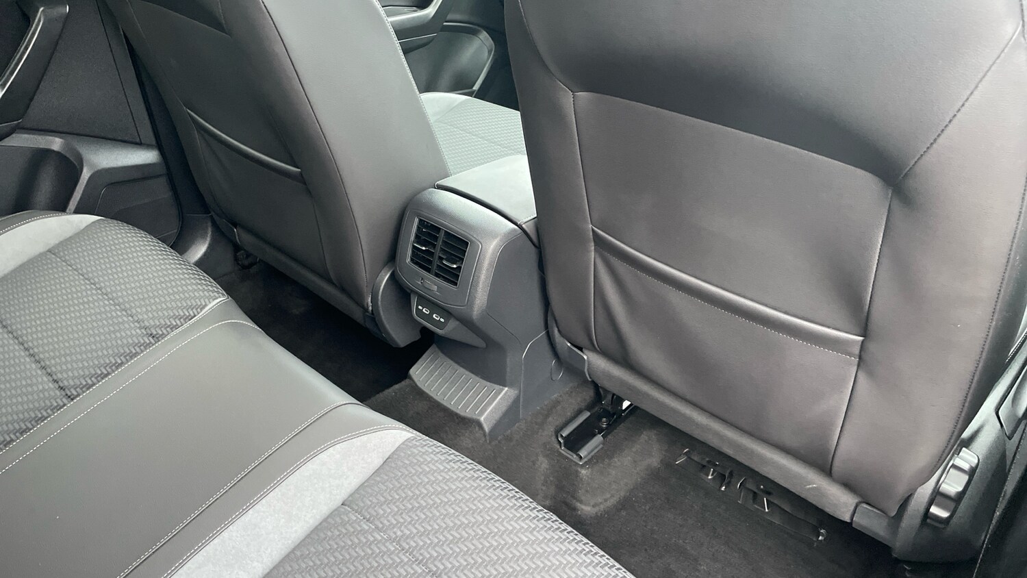 Used Volkswagen T-Roc 2021 for sale - 77516345: Photo 30