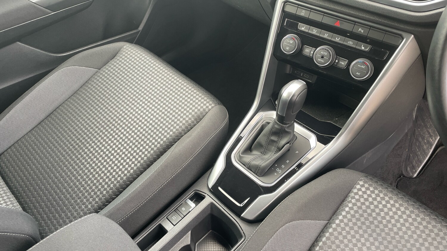Used Volkswagen T-Roc 2021 for sale - 76076265: Photo 14