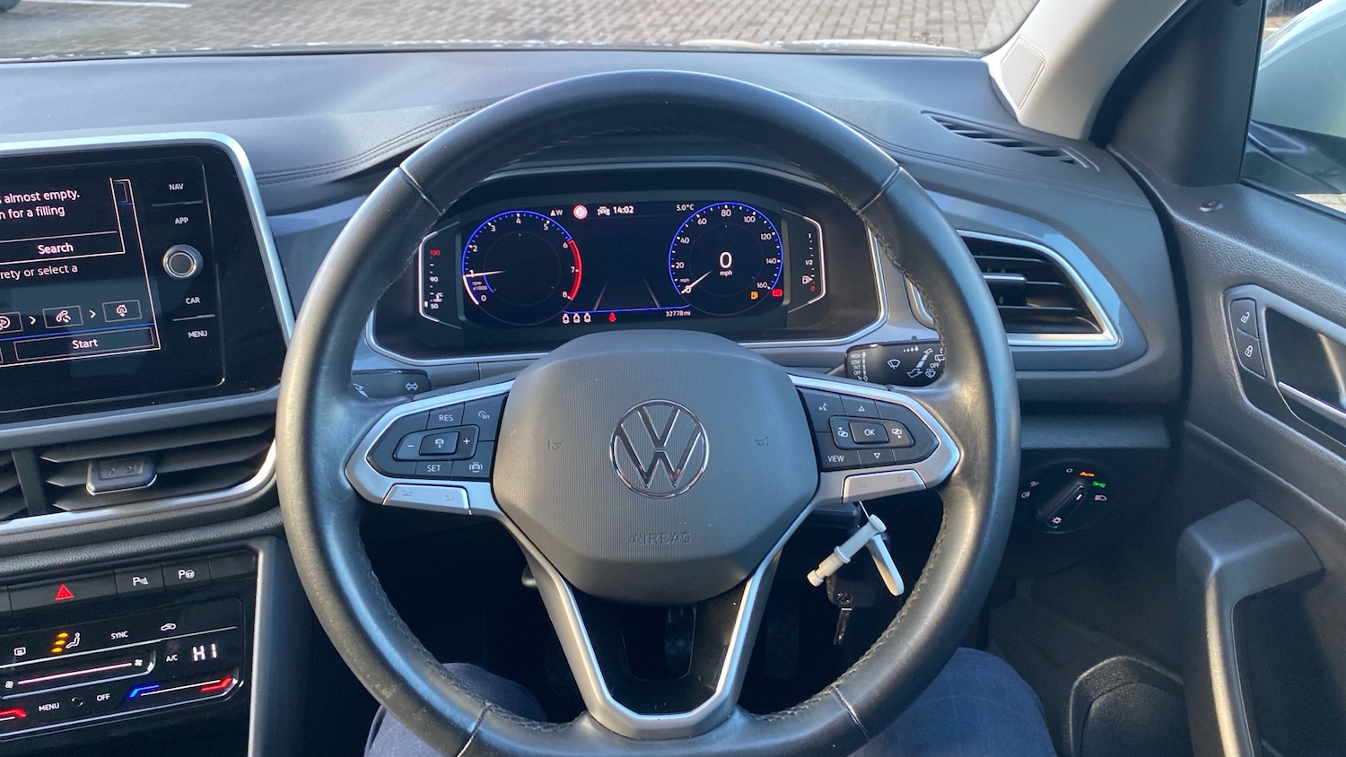 Used Volkswagen T-Roc 2022 for sale - 77136068: Photo 10