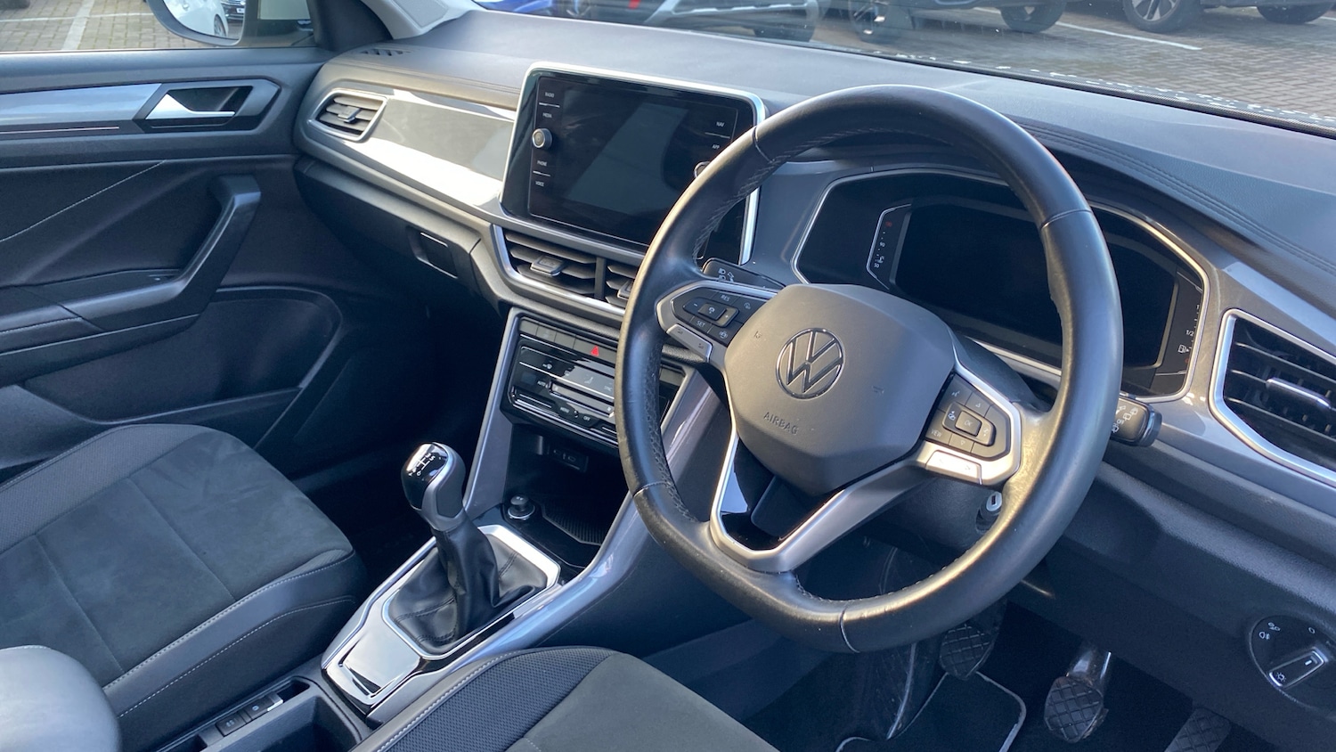 Used Volkswagen T-Roc 2022 for sale - 77136068: Photo 6