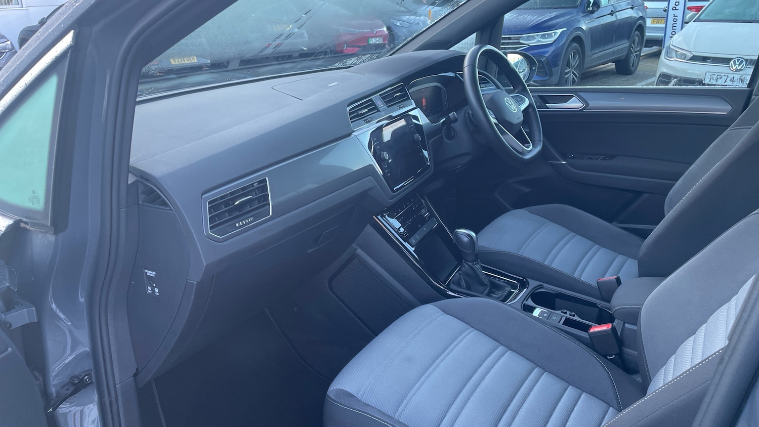 Used Volkswagen Touran 2022 for sale - 76818768: Photo 2