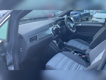 Used Volkswagen Touran 2022 for sale - 76818768: Photo