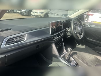 Used Volkswagen T-Roc 2025 for sale - 79330120: Photo