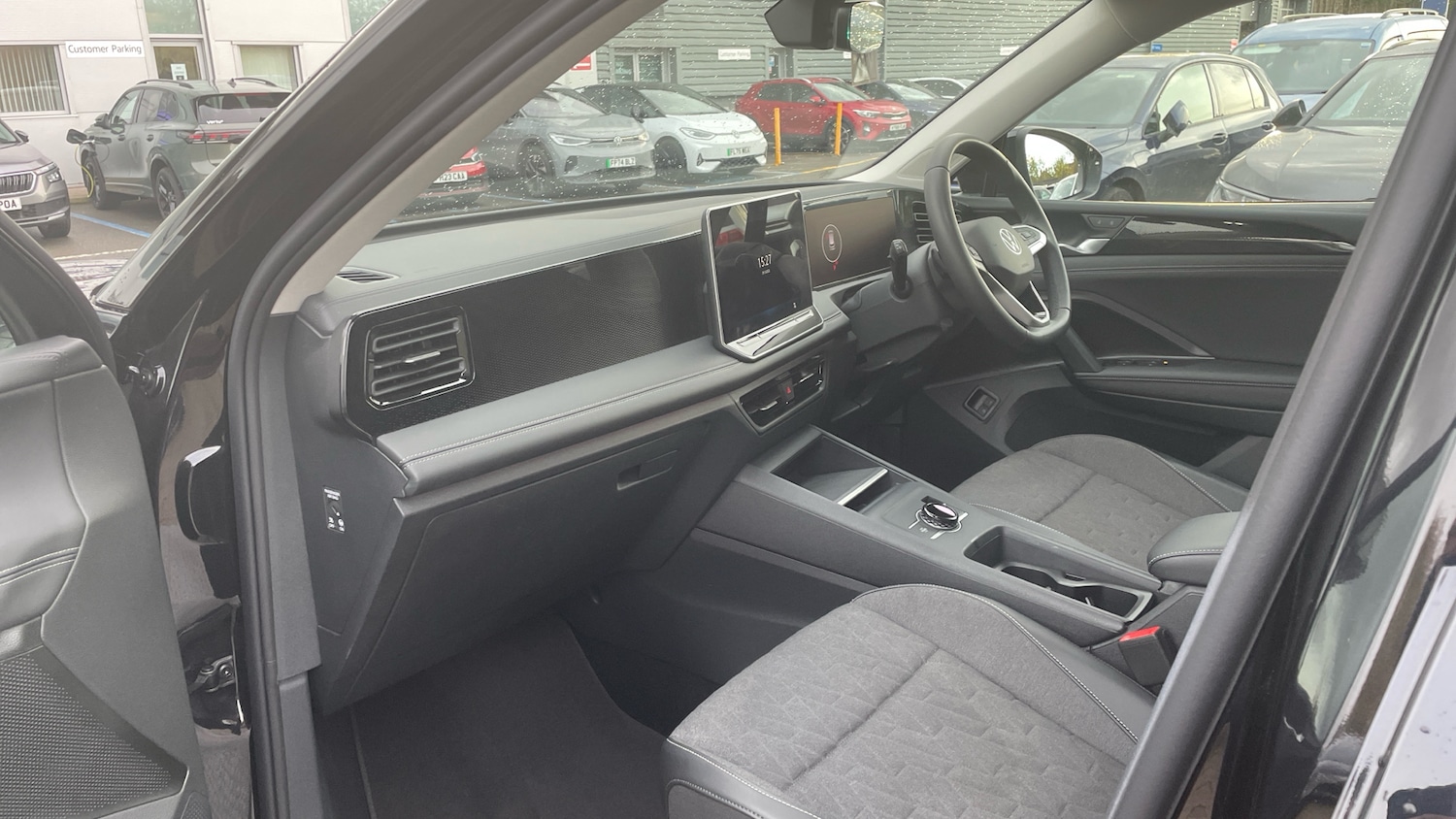 Used Volkswagen Tiguan 2024 for sale - 76541701: Photo 2