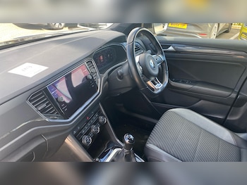 Used Volkswagen T-Roc 2021 for sale - 76076257: Photo 2