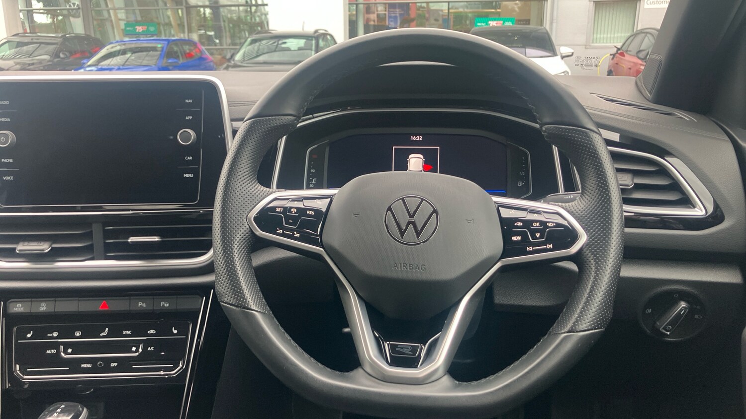 Used Volkswagen T-Roc 2022 for sale - 76340462: Photo 10