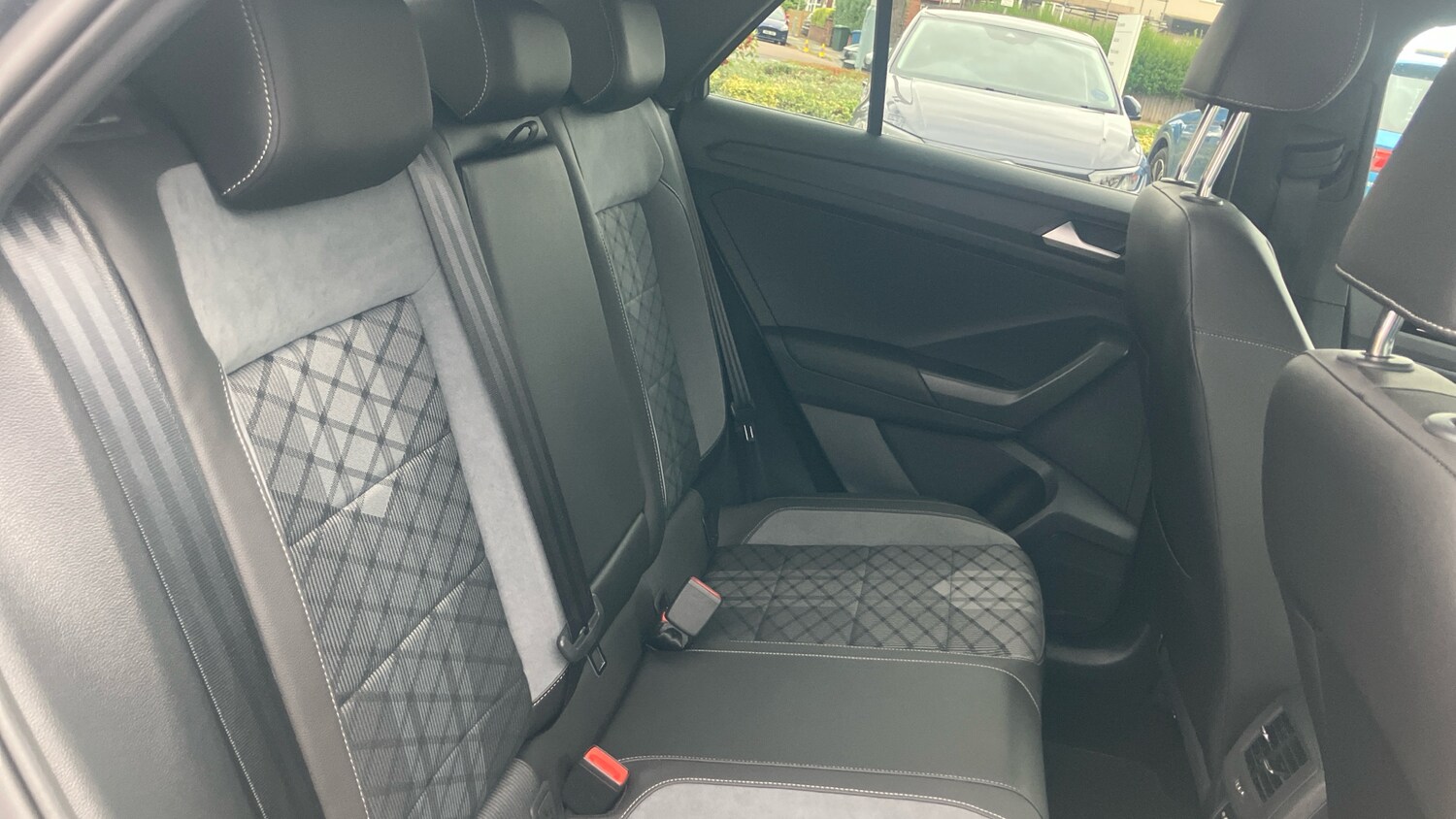 Used Volkswagen T-Roc 2022 for sale - 76340462: Photo 16