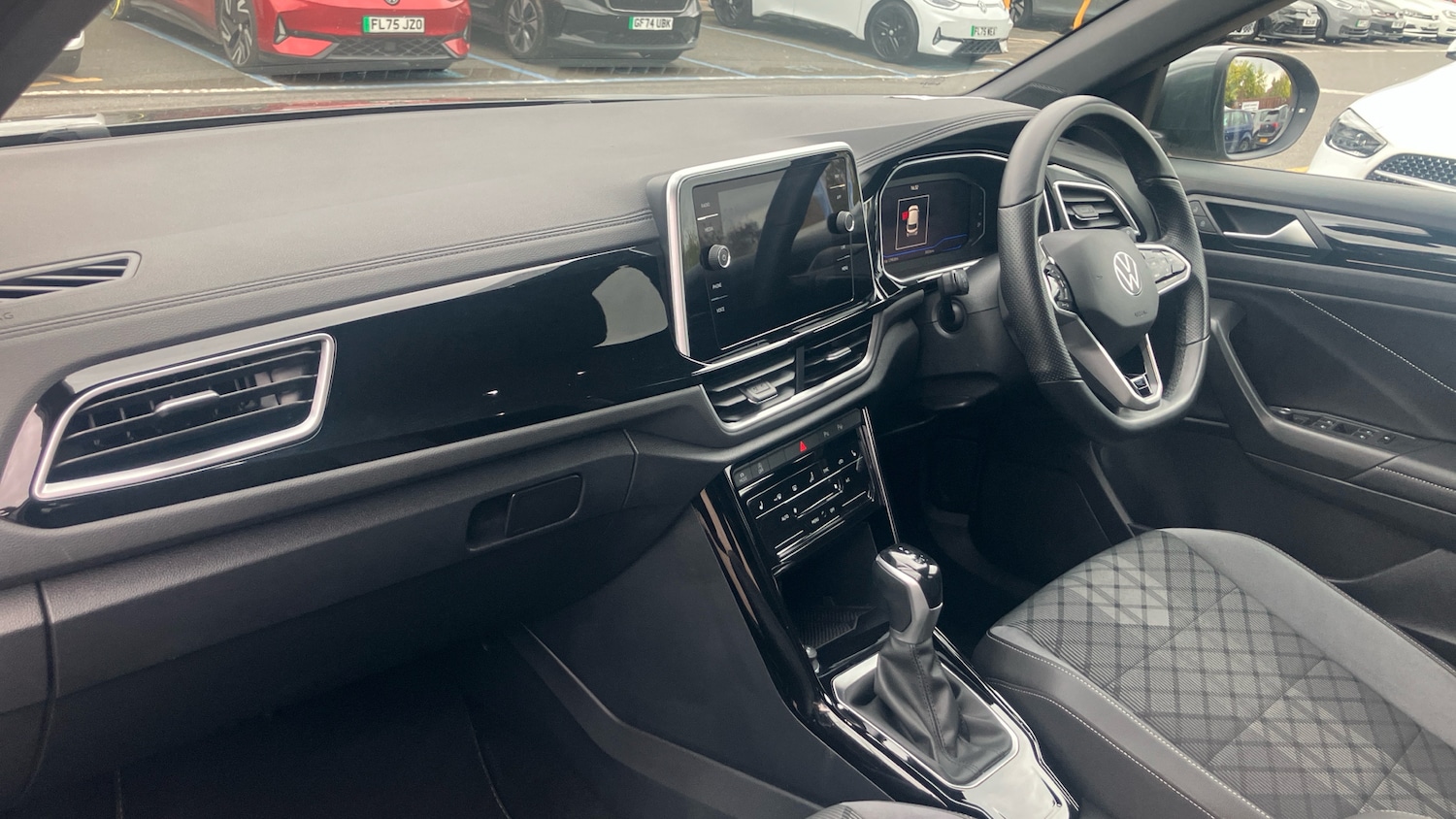 Used Volkswagen T-Roc 2022 for sale - 76340462: Photo 2