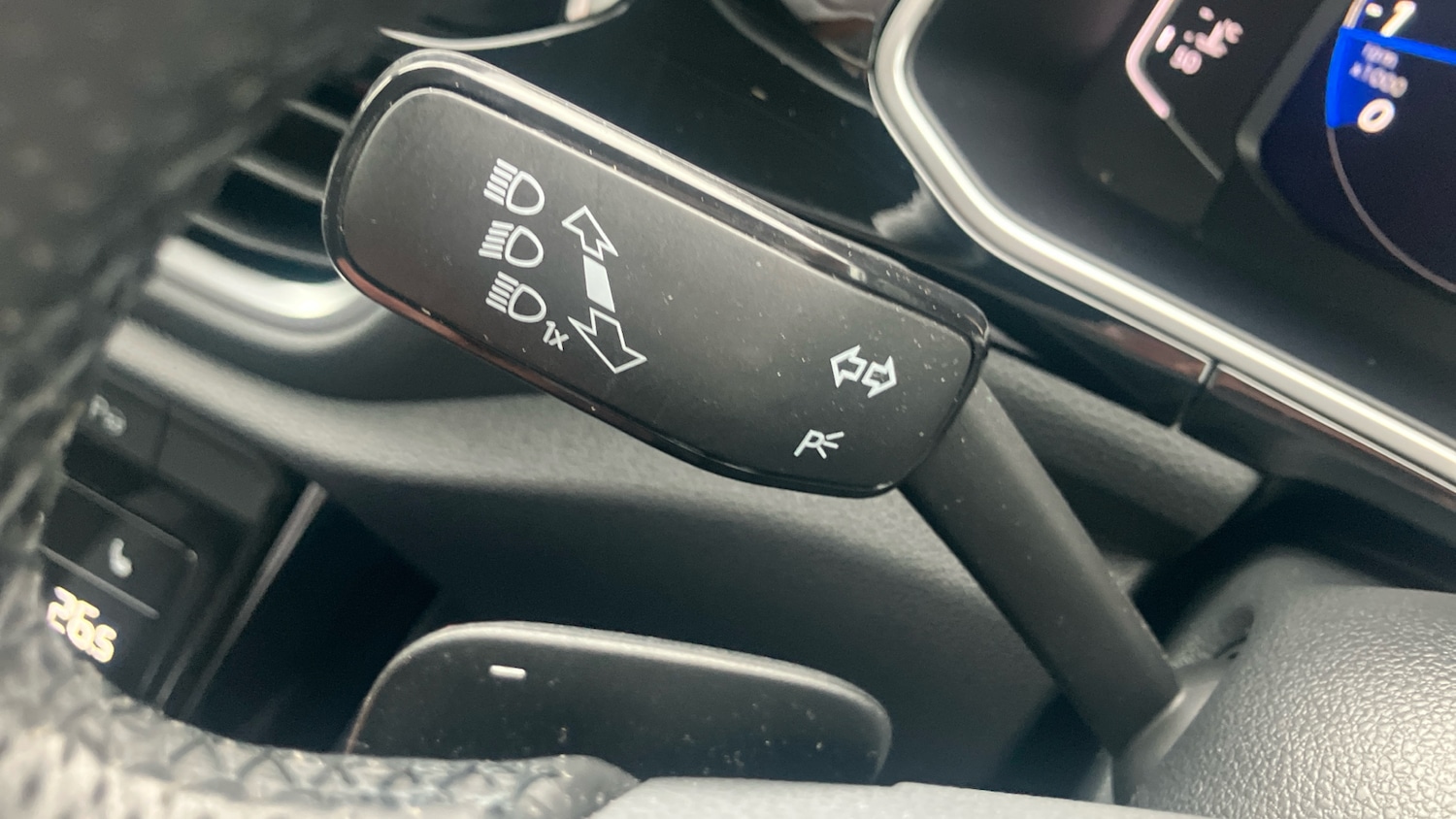 Used Volkswagen T-Roc 2022 for sale - 76340462: Photo 26